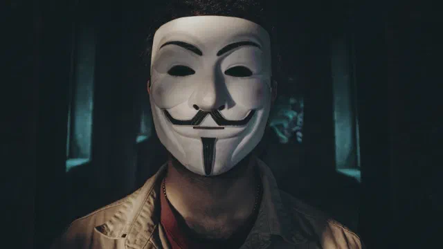 On Anonymous Criticism